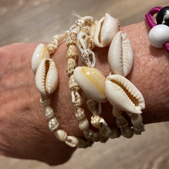 Shell Necklace 16" - Picture 9 of 9